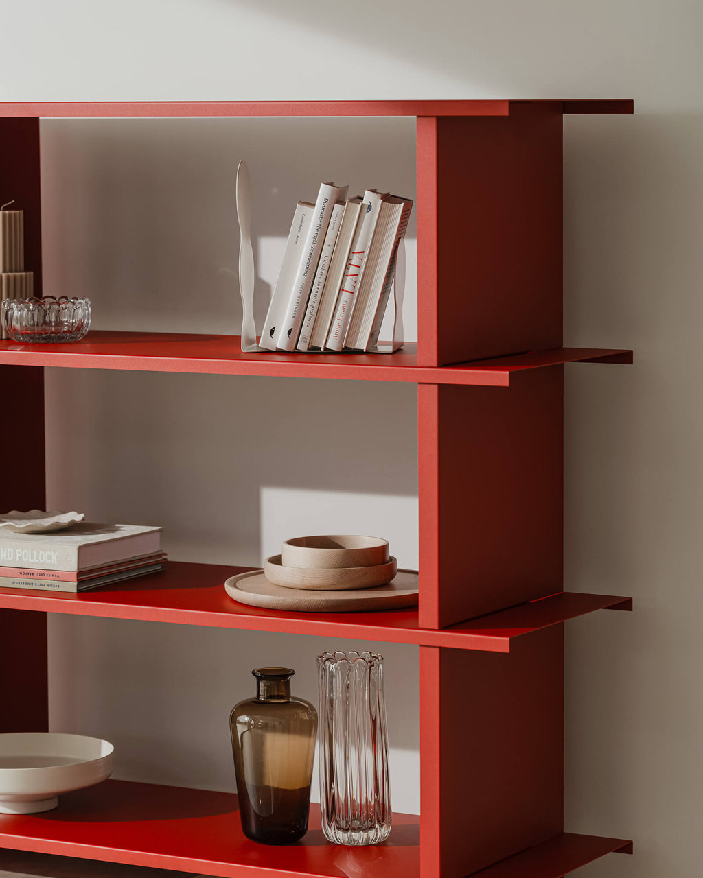 Hes Bookcase - nooma