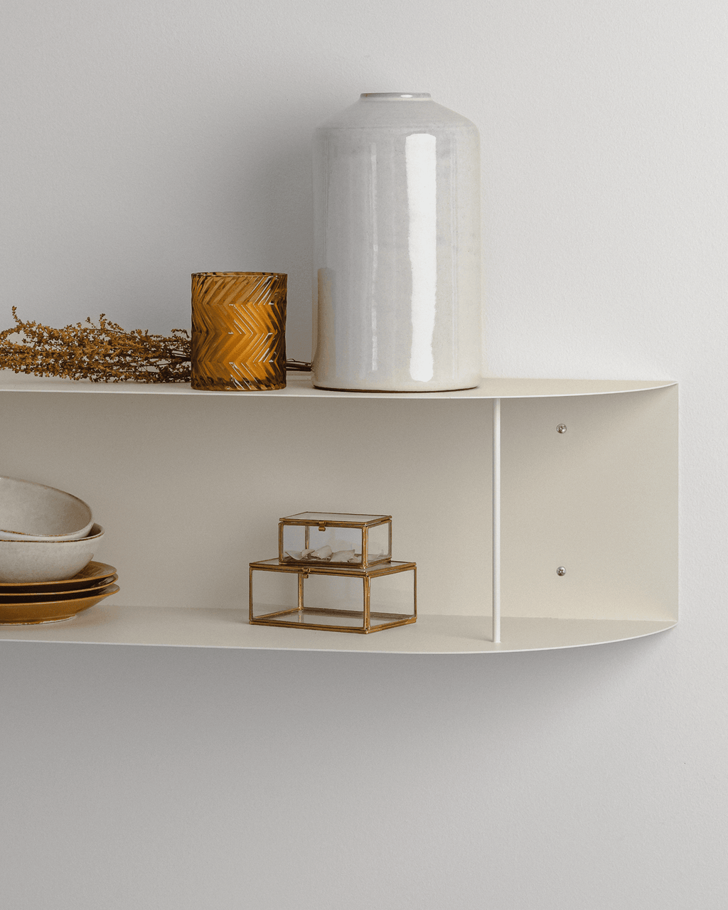 Lina Shelf - short - nooma