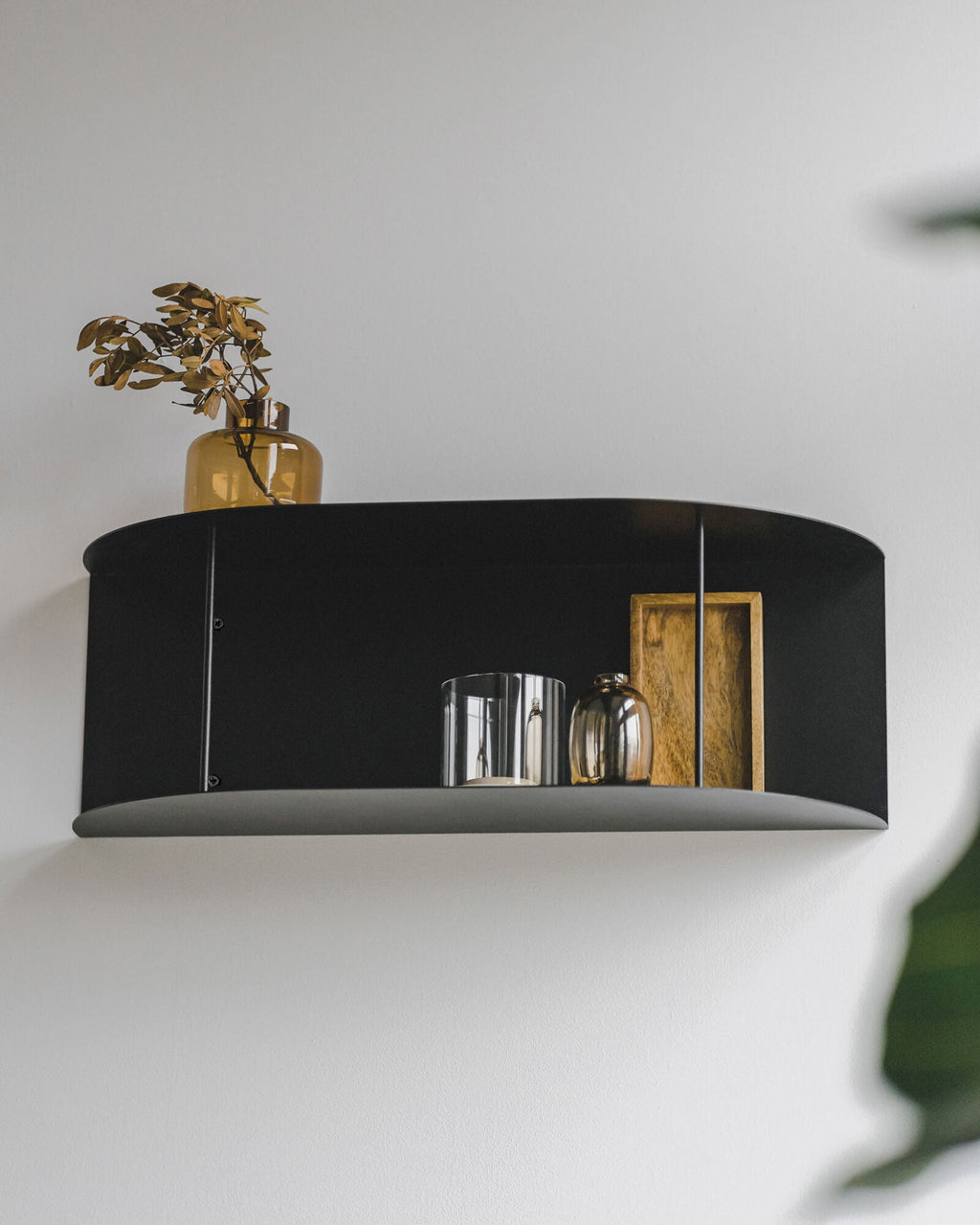 Lina Shelf - short - nooma