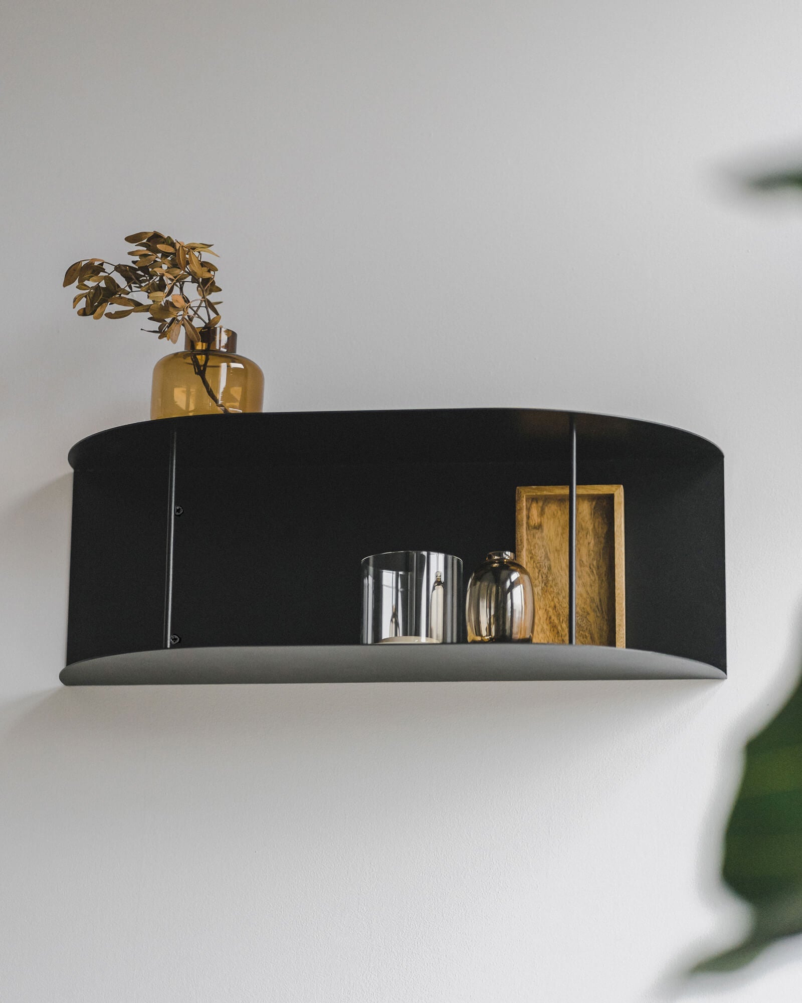 Lina Shelf - short - nooma