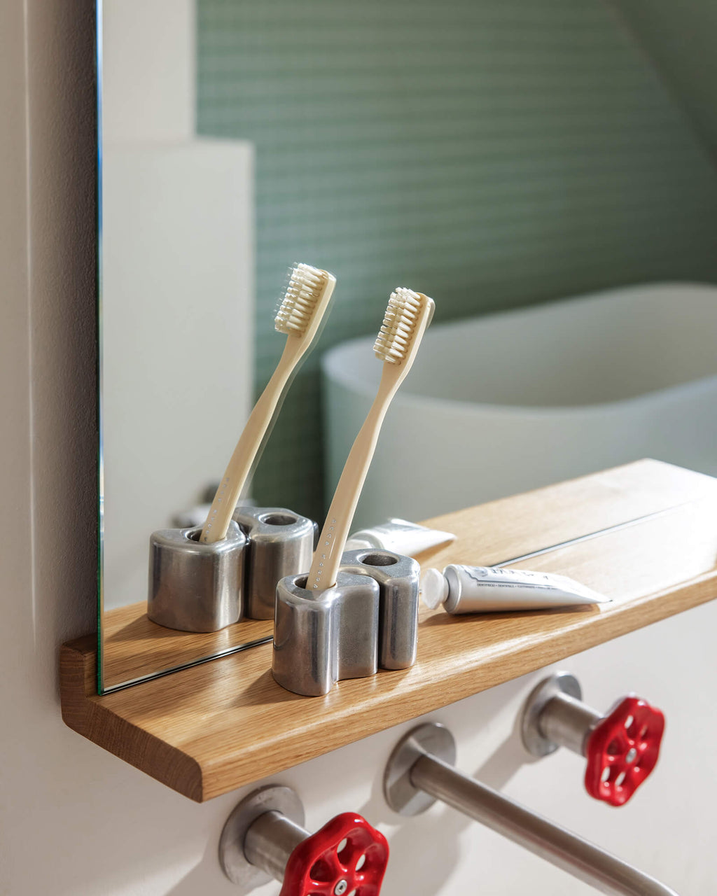 Mis Toothbrush Holder - nooma