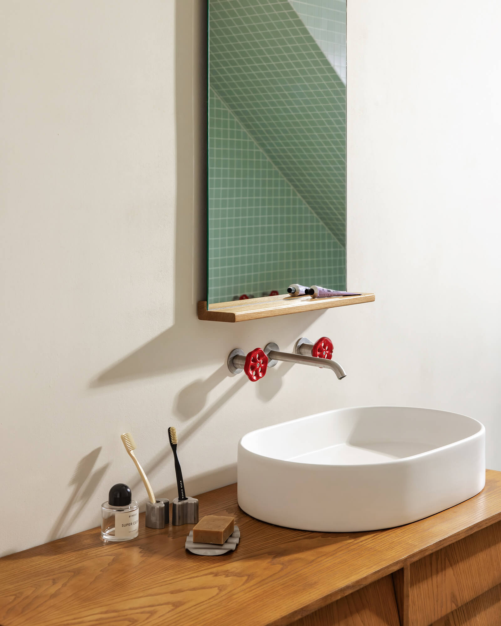 Mis Toothbrush Holder - nooma