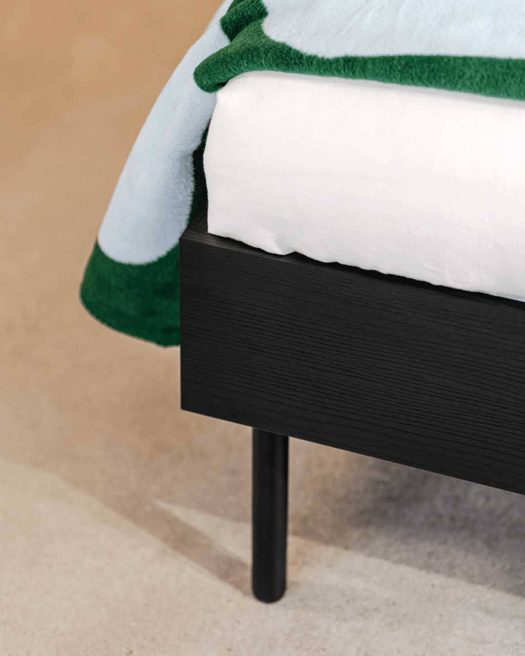 Streiko Bed Black - nooma