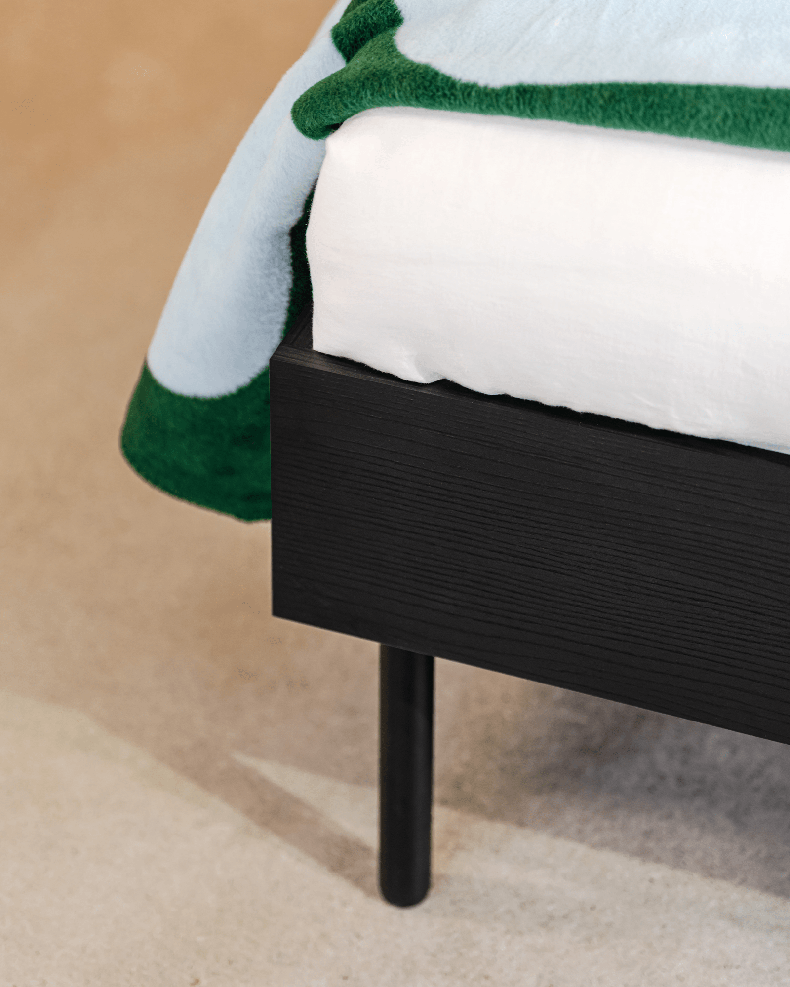 Streiko Bed Black - nooma