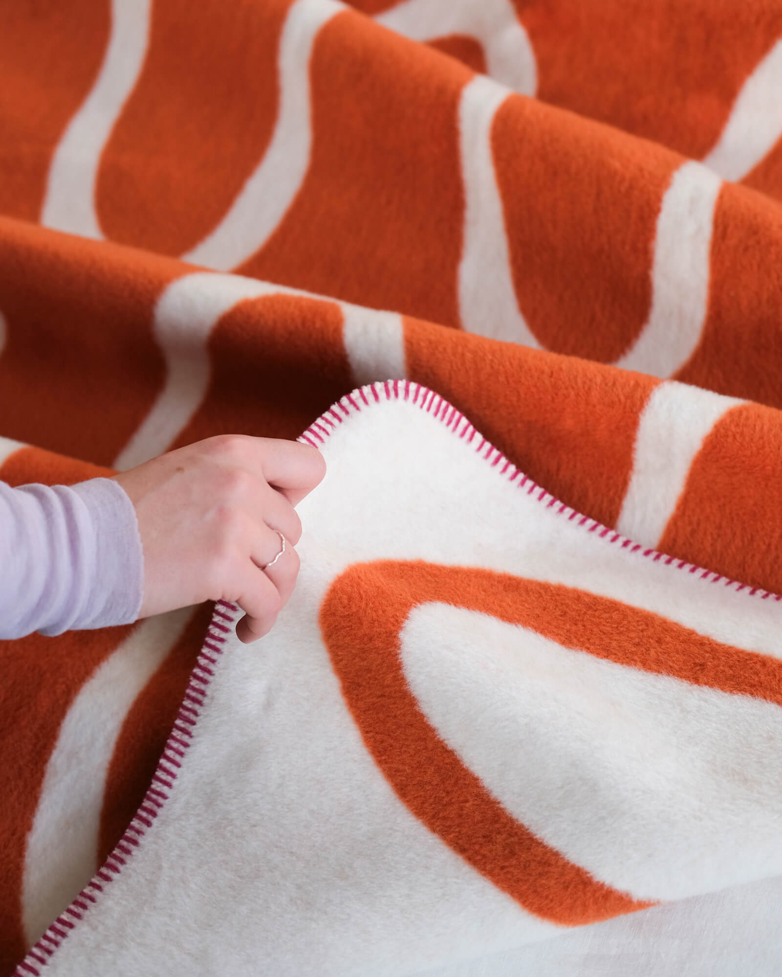 Swirl Throw - nooma